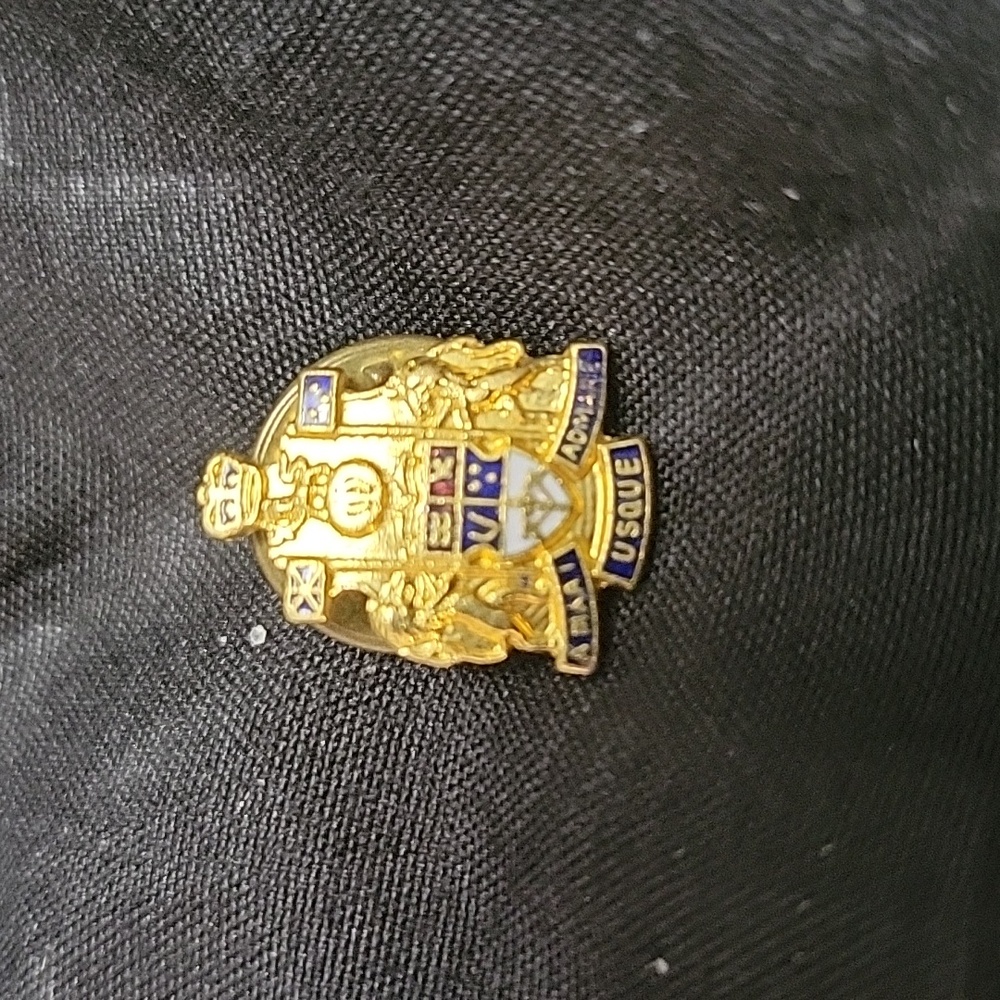 2/$7**Royal Canadian Legion " From Sea To Sea" Badge